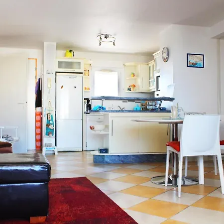 Apartment Spacieux T4 Climatise Avec Parking Au Coeur De Rochelongue - Fr-1-607-29